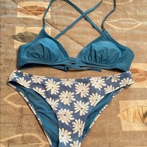 NWOT BIKINI FLORAL BLUE AND WHITE